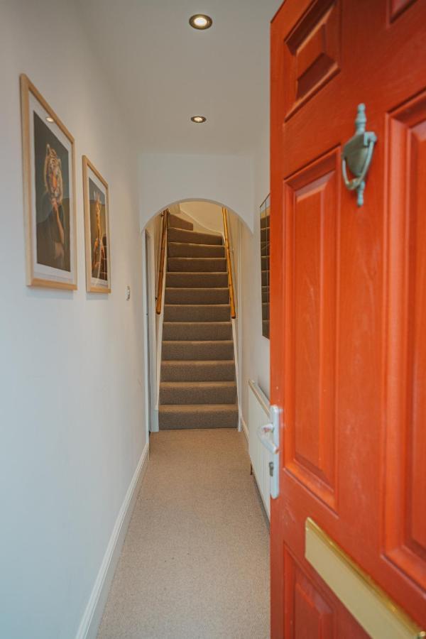 Cotswolds- Homely 2 Bed House With Garden, Wifi - Esho Stays Cirencester Buitenkant foto