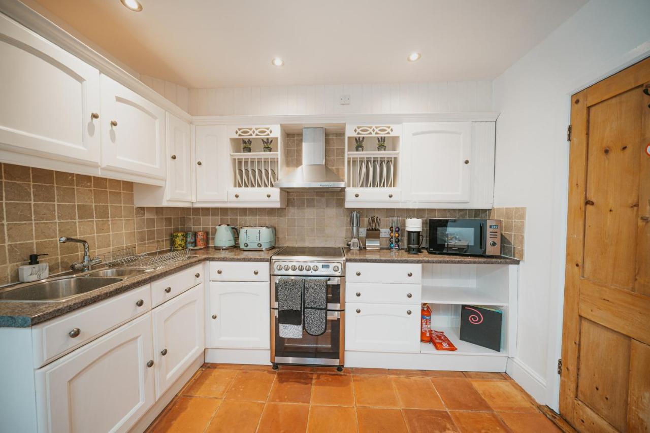 Cotswolds- Homely 2 Bed House With Garden, Wifi - Esho Stays Cirencester Buitenkant foto