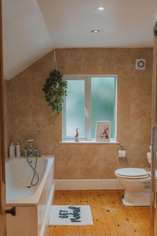 Cotswolds- Homely 2 Bed House With Garden, Wifi - Esho Stays Cirencester Buitenkant foto